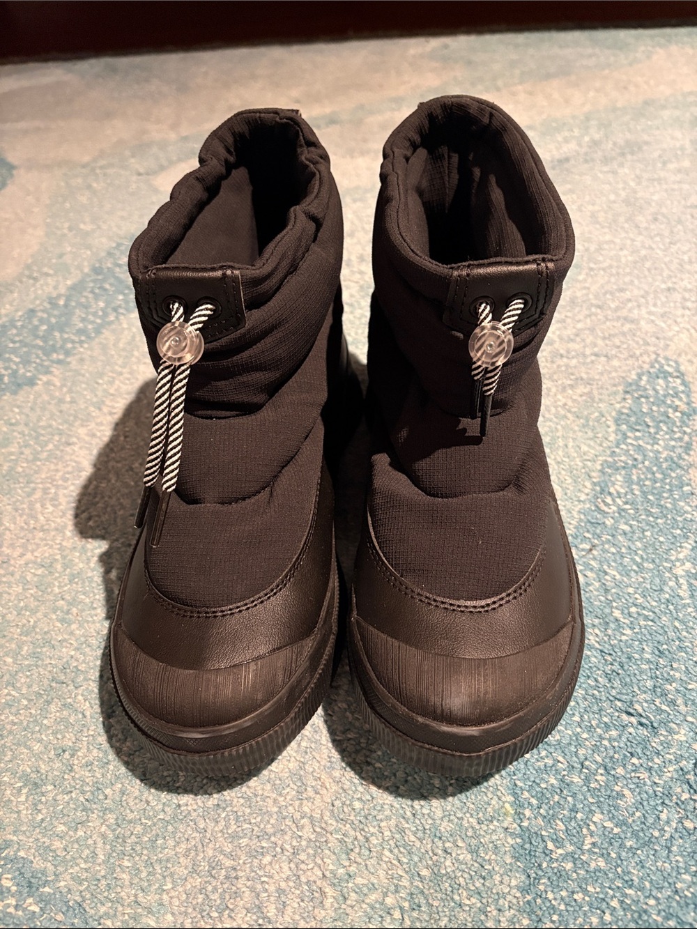 Sorel Out N About Puffy Waterproof Boots, Appear brand new. Sz 8.